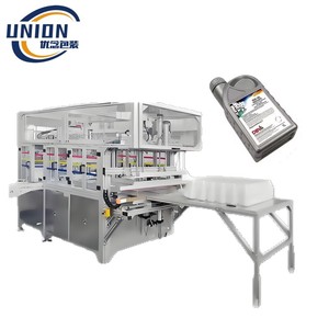 Machine d'emballage pour bouteilles de lubrifiants moteur en plastique de 1 litre, écologiques et vides - Product Image 1