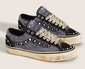 Baskets de skate SATOSHI de haute qualité, style vieilli, à clous perlés, basses, pour le streetwear, vente en gros et livraison directe pour revendeurs américains - Product Image 2