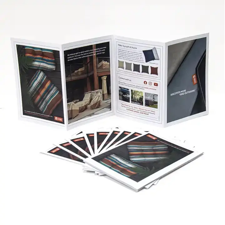 Brochure pubblicitarie personalizzate catalogo Yoga OEM Printing Magazine Booklet 3 pannelli pieghevoli carte del nuovo anno cartoline regalo Business