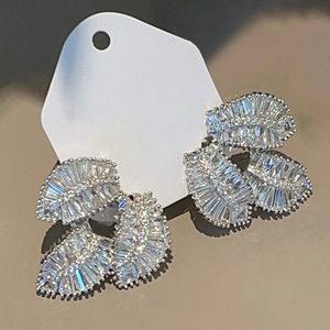 Orecchini con Design a Foglia per Donne, Stile Elegante e alla Moda, Accessori Unici per Uso Quotidiano - Product Image 5
