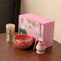 Bol à matcha sculpté à la main avec motif de lotus, bec verseur, Chawan traditionnel japonais, Chasen en bambou