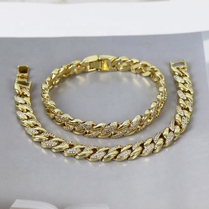 Vente en gros de bracelets en laiton pour femmes, accessoires de chaîne vintage plaqués or 18 carats de haute qualité avec CZ charmants - Product Image 2