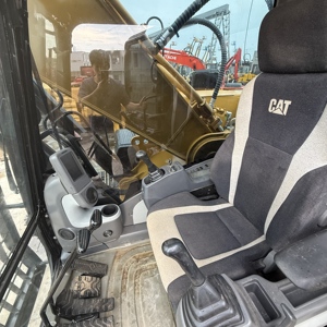 Excavatrice sur chenilles CAT 330D d'occasion, moteur C9 ACERT, pour travaux de carrière et terrassement, unité CAT d'origine authentique. - Product Image 6