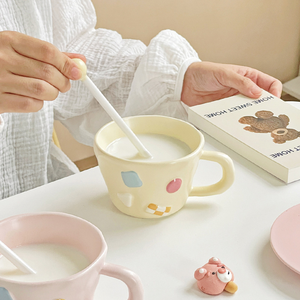 แก้วกาแฟเซรามิกสไตล์เมคอัพ 400 มล. ใช้กับไมโครเวฟและเครื่องล้างจานได้ ลายการ์ตูนมาการองน่ารัก สำหรับงานปาร์ตี้ ปรับแต่งได้ ทำด้วยมือ - Product Image 3