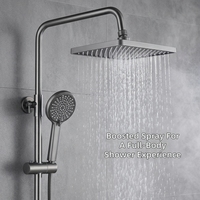 Système de douche thermostatique en laiton poli avec affichage numérique de la température, commande par touches, design minimaliste carré, pommeau de pluie supérieur