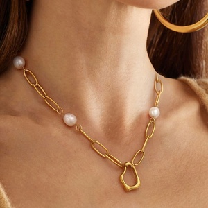 Joyería Personalizada, Collar de Perlas Irregulares con Colgante de Acero Inoxidable y Oro de 18k, Joyería de Moda Impermeable para Mujer - Product Image 2