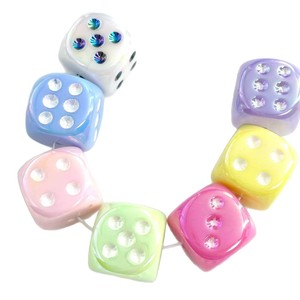 Porte-clés en acrylique en forme de dés, cubes de sucre, sangle de téléphone perlée colorée, accessoire de bijouterie, mélange aléatoire, dix par paquet - Product Image 3