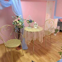 Ensemble table et chaises pour café et salon de thé, ensemble de trois pièces en fer forgé pour l'extérieur, tables et chaises de jardin et de cour