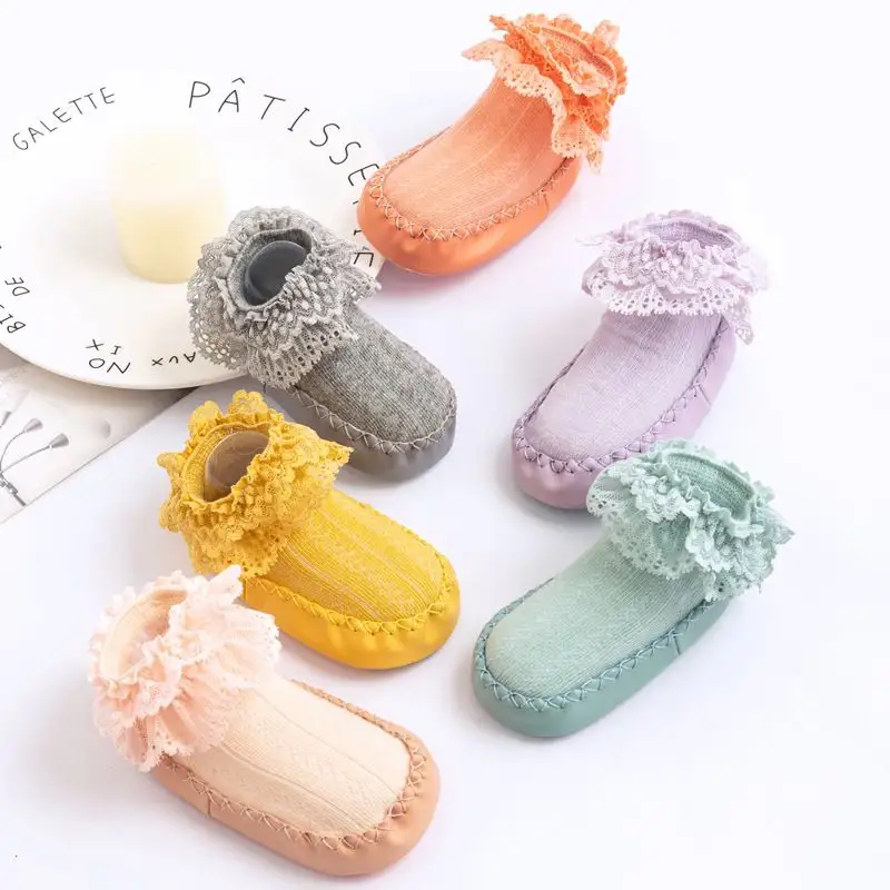 Wholesale Korean Cute Lace Ruffle Princess Shoes Prewalker Fancy Lace Anti Slip Baby Indoor Floor Socks