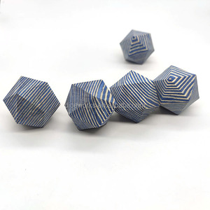 Tùy Chỉnh Khắc Biểu Tượng Số Mô Hình Lớn <span class=keywords><strong>32Mm</strong></span> Đa Diện Bằng Gỗ Cầu Vồng D20 Con Xúc Xắc - Product Image 1