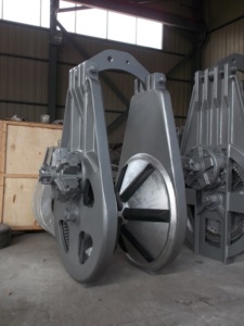 مصنع ترقية جديدة مخصصة رافعة بحرية كتلة الطاقة Purtic مع إطارات عجلات لقارب التونة OEM عالية الجودة - Product Image 2