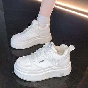 รองเท้ากีฬาใหม่2025ฤดูหนาวผ้ากำมะหยี่สีขาวเพิ่มความสูงพื้นหนารองเท้าลำลองรุ่น in เกาหลีสำหรับผู้หญิง - Product Image 5