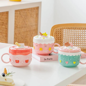 แก้วกาแฟเซรามิคน่ารัก ฝาปิดลายการ์ตูน ปรับแต่งสีและโลโก้ได้ เหมาะสำหรับงานปาร์ตี้ สวยงามมีสไตล์ ลงตัวกับไอจี ความจุ 401-500 มล. - Product Image 1