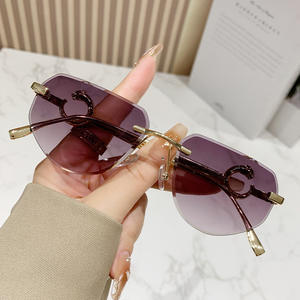 Lunettes de soleil sans monture à dégradé irrégulier S032, montures de lunettes en métal de luxe à motif guépard, lunettes de soleil tendance à bords découpés - Product Image 4