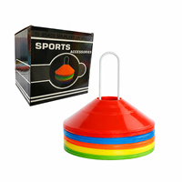 SUCTA PE 50 cônes d'entraînement de football de qualité supérieure avec support de transport en métal et boîte colorée – Ensemble de disques de marquage d'agilité pour le football