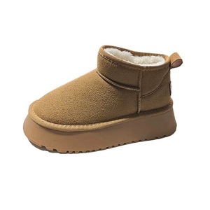 Botas de nieve de caña corta antideslizantes con suela gruesa para mujer, novedad 2025, otoño-invierno, zapatos acolchados de terciopelo ligeros de una sola pieza. - Product Image 5