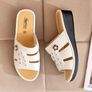2026 Summer New Style Sandals with Thick Soles, Hollow Design, Anti-Slip Function, Fashionable <b>Slippers</b>. Factory Wholesale. - Product Image 4