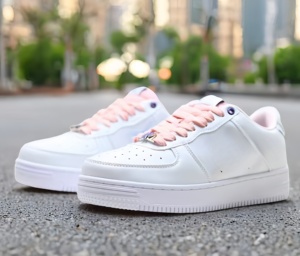 Chaussures classiques BAPES STAR - Une chaussure décontractée élégante à plateforme et semelle épaisse, conçue pour les jeunes filles, offrant une excellente tenue. - Product Image 2