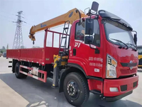 Grue polyvalente montée sur camion SQS300P avec rétraction automatique du crochet pour les projets de levage en entrepôt et en bord de route