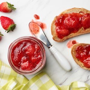 Mermelada de fresa para untar dulce hecha de fruta real, relleno de tostadas de desayuno bajo en azúcar, ingrediente de panadería adecuado, sabor afrutado - Product Image 5