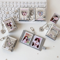Silbernes Ausgehöhltes Herz-Fotoalbum zur Aufbewahrung von Fanporträts Mini-Fotoalbum mit Schlüsselanhänger.