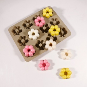 Molde de Silicona TangChu con Forma de Donut Floral para Pasteles, Postres de Gelatina y Diseños Creativos de Repostería - Product Image 1