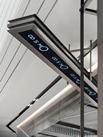 Installation personnalisée d'écrans à LED pour suspension ou montage mural dans les centres commerciaux