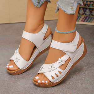 Women's Platform Thick Soled <b>Sandals</b> 2026 Spring Cross Border New Style Oversized Pointed Toe Floral Pattern Beach <b>Sandals</b> - Product Image 3