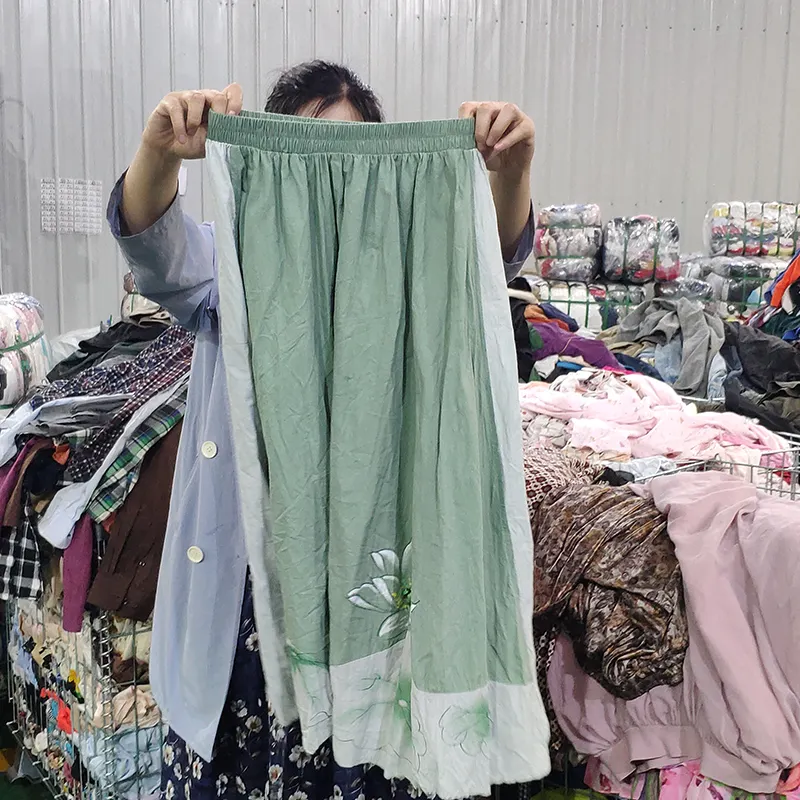 Sıcak Guangzhou pazarı kullanılan giysiler elbise ikinci el giysi kadın