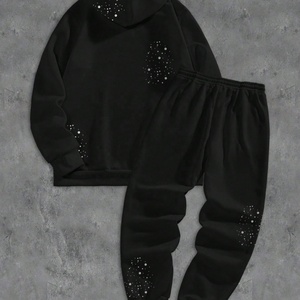 Ensemble survêtement homme style streetwear hip-hop, sweat à capuche oversize respirant et pantalon de jogging superposé, avec impression graphique personnalisée, broderie et appliqué - Product Image 2