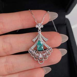 Collar con Colgante Cuadrado de Plata de Ley S925 con Circonita, Diseño de Nicho Femenino, Cadena para Clavícula, Color Verde Menta Paraiba - Product Image 2