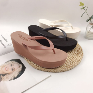 Chanclas de Cuña con Plataforma Alta Personalizadas al por Mayor Último Diseño para Mujer con Tira de PVC y Suela de EVA para Verano - Product Image 5