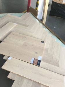 <span class=keywords><strong>Parquet</strong></span> a spina di pesce con strato di usura da 4 mm |   Pavimento in Legno Ingegnerizzato Misto Selezionato e Caratterizzato per un Uso a Lunga Durata - Product Image 1