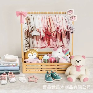 Perchero de madera para bebés con cesta de almacenamiento de 2 niveles, forma cuadrada grande, para organizar la ropa de niños de 0 a 12 meses - Product Image 1