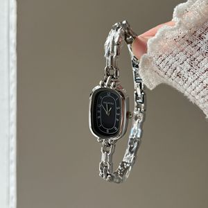 นาฬิกาข้อมือผู้หญิงสีทองรุ่นใหม่ปี 2026 หรูหรา สง่างาม เหมาะเป็นของขวัญสำหรับคนรัก งานปาร์ตี้ นาฬิกาควอตซ์ สายแบบโซ่ - Product Image 5