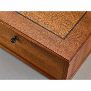 Vitrine à pièces de monnaie en bois de noyer artisanal avec couvercle rabattable, trou central, design rectangulaire de la marque DS pour le rangement des pièces d'or - Product Image 4