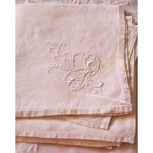 Nappe en lin blanc Daniele F. avec broderie florale à la main, motif rayé rectangulaire pour salle à manger, mariages, hôtels - Product Image 4