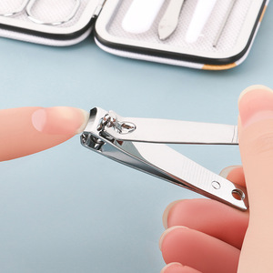 Ensemble <span class=keywords><strong>de</strong></span> soins des ongles imprimé <span class=keywords><strong>de</strong></span> dessins animés mignons en 7 pièces, outils <span class=keywords><strong>de</strong></span> manucure professionnels avec coupe-ongles, kit <span class=keywords><strong>de</strong></span> pédicure en stock - Product Image 4