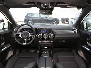 سيارة مرسيدس بنز GLA من البنزين SUV 5 مقاعد من الصين سيارات رخيصة للبيع NEVEAUTO - Product Image 6