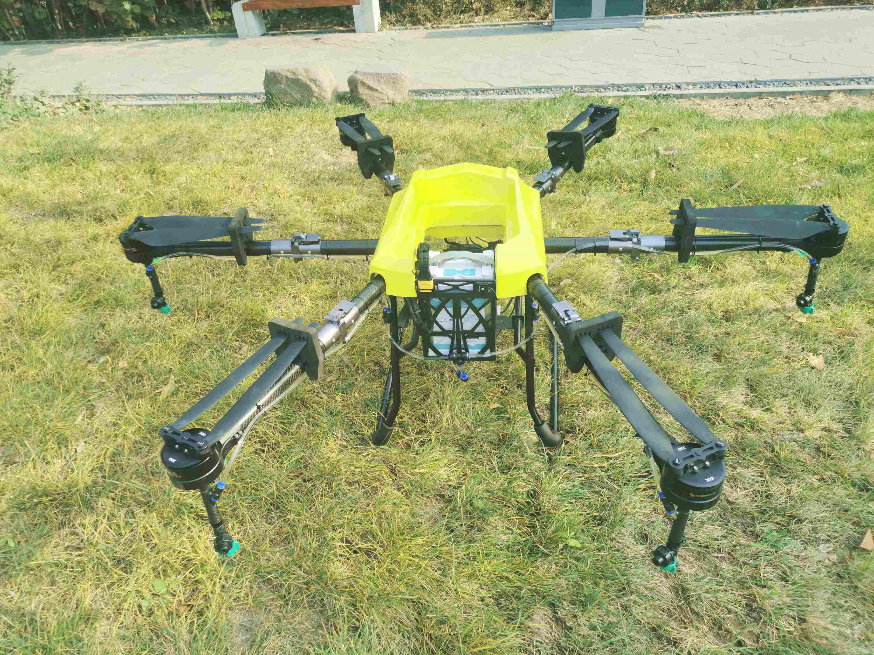 16 litres drone pulvérisateur/pulvérisateur drone/brumisateur de moustique drone avec dégagement rapide médecine réservoir
