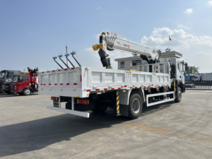 Grue compacte de 8 tonnes à flèche droite montée sur camion avec stabilisateurs hydrauliques pour le chargement de marchandises urbaines et la livraison d'équipements légers - Product Image 5
