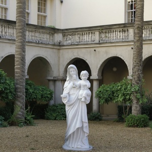 Statua della Vergine Maria in marmo bianco a grandezza naturale, design orientale, per uso in chiesa/cimitero, dimensioni e colore personalizzabili - Product Image 3