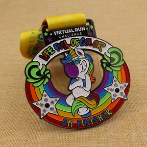 Médaille de défi de course de sport de château de bonbons de sucette mobile d'or antique de conception nouvelle avec des paillettes - Product Image 5