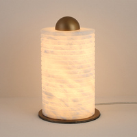 Lampe de bureau en albâtre translucide à texture ondulée cylindrique, base plate en acier inoxydable, LED, lumière douce 3000K, lumière chaude pour maison moderne