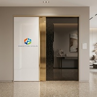 Porte d'entrée blindée exclusive en composite de noyer pour appartement de luxe en immeuble de grande hauteur, entrée principale privée