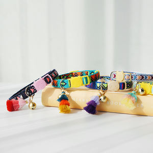 Collar con estampado de gato y mascota, moderno, colorido, con borla - Product Image 1