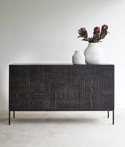 Buffet contemporain en bois de manguier noir avec 4 portes et poignées métalliques, qui apporte une élégance intemporelle à votre maison - Product Image 1
