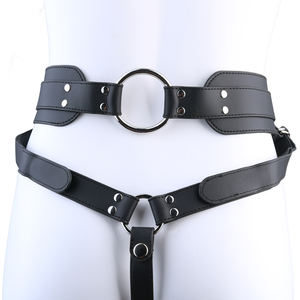 Correas de sujeción de cuero para asegurar <span class=keywords><strong>penes</strong></span> y dispositivos de castidad masculina disponibles en cuatro colores y cuatro tamaños ajustables - Product Image 2