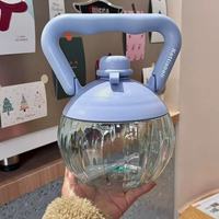 Botol Air Olahraga Bentuk Dumbbell 2L Kapasitas Besar Plastik Bebas BPA Dapat Digunakan Kembali dengan Tali Tutup Flip Tahan Panas