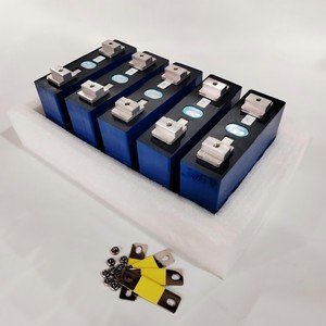 Cellule prismatique CALB L160F100 3.2V 100Ah pour stockage d'énergie, UPS, solaire, EV, batterie LiFePO4 - Product Image 2